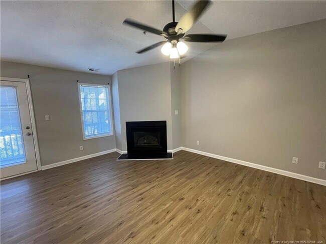 Building Photo - 267 Waterdown Dr