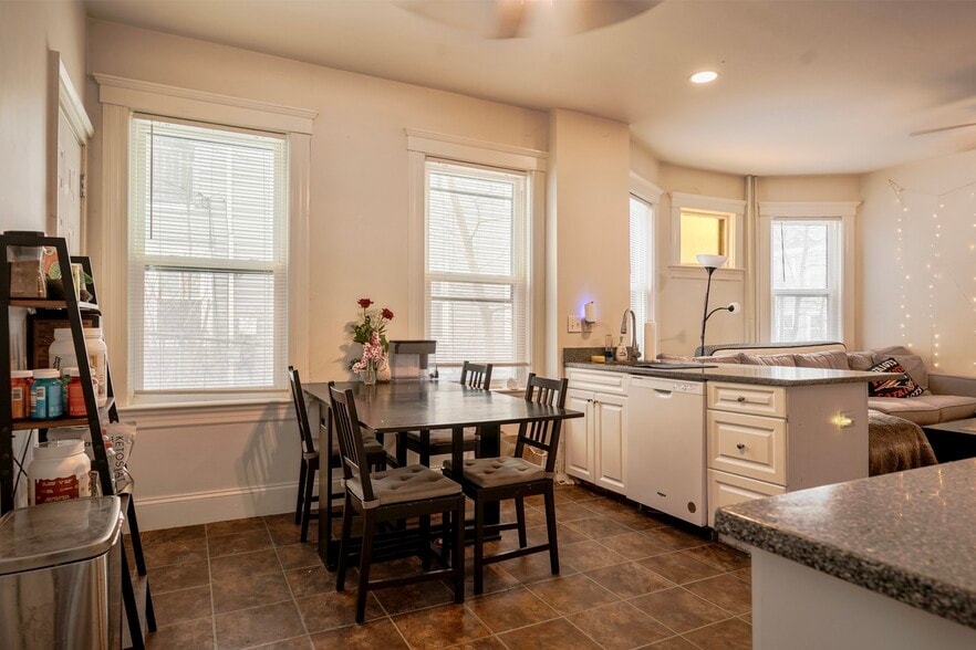 Building Photo - 108 Hillside St