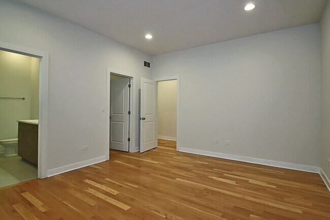 Building Photo - 1956 W Ohio St