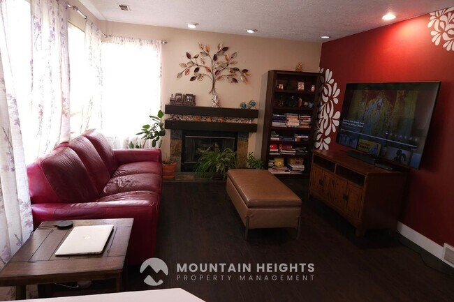 Building Photo - 2096 Rainbow Point Dr