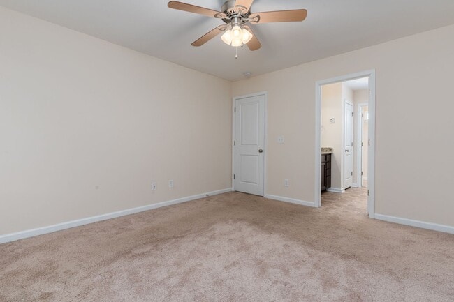 Building Photo - Amazing home in quiet and established neighborhood