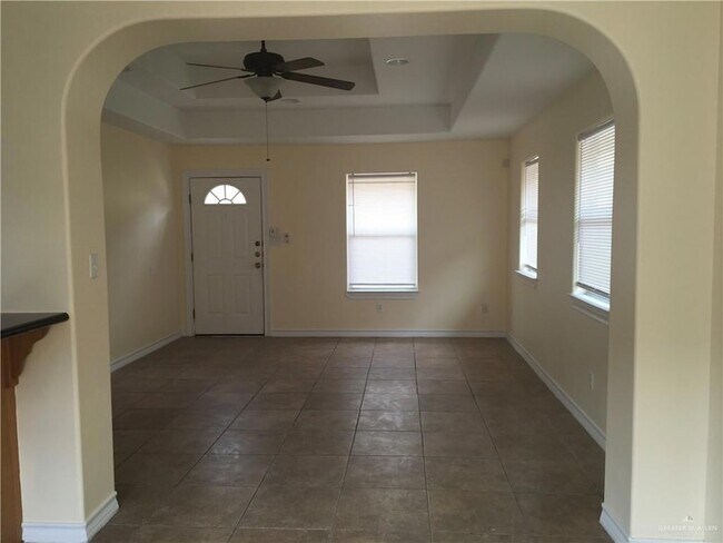 Building Photo - 4008 Parkplace Ave