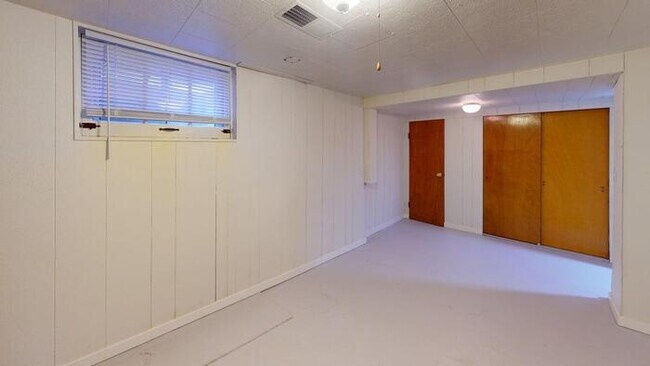 Building Photo - 704 N 6th St