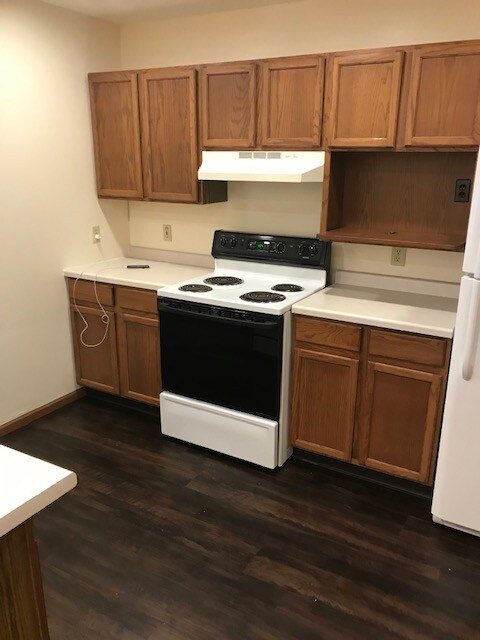 Building Photo - N25W24011-W24011 River Park Dr