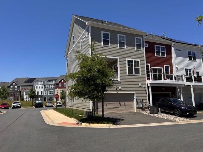 Building Photo - STUNNING TOWNHOUSE - POTOMAC SHORES - CLOSE TO QUANTICO