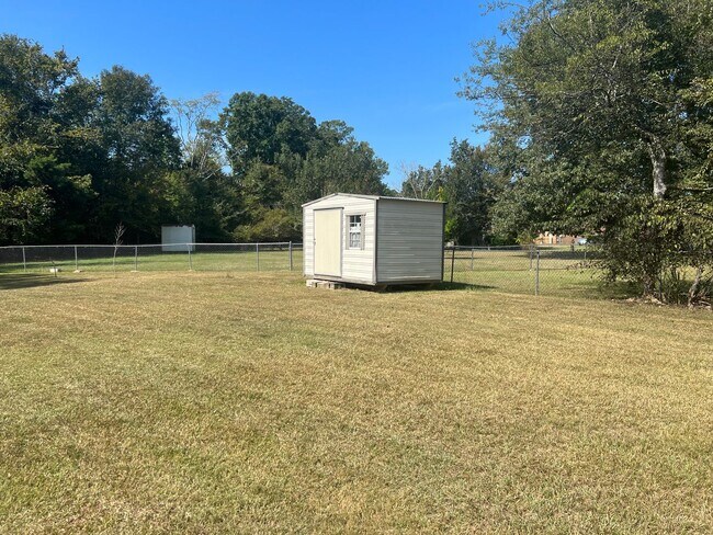 Building Photo - Beautiful Home in Indian Creek