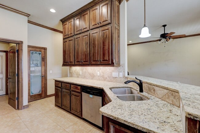 Building Photo - 15166 Fox Hollow Rd