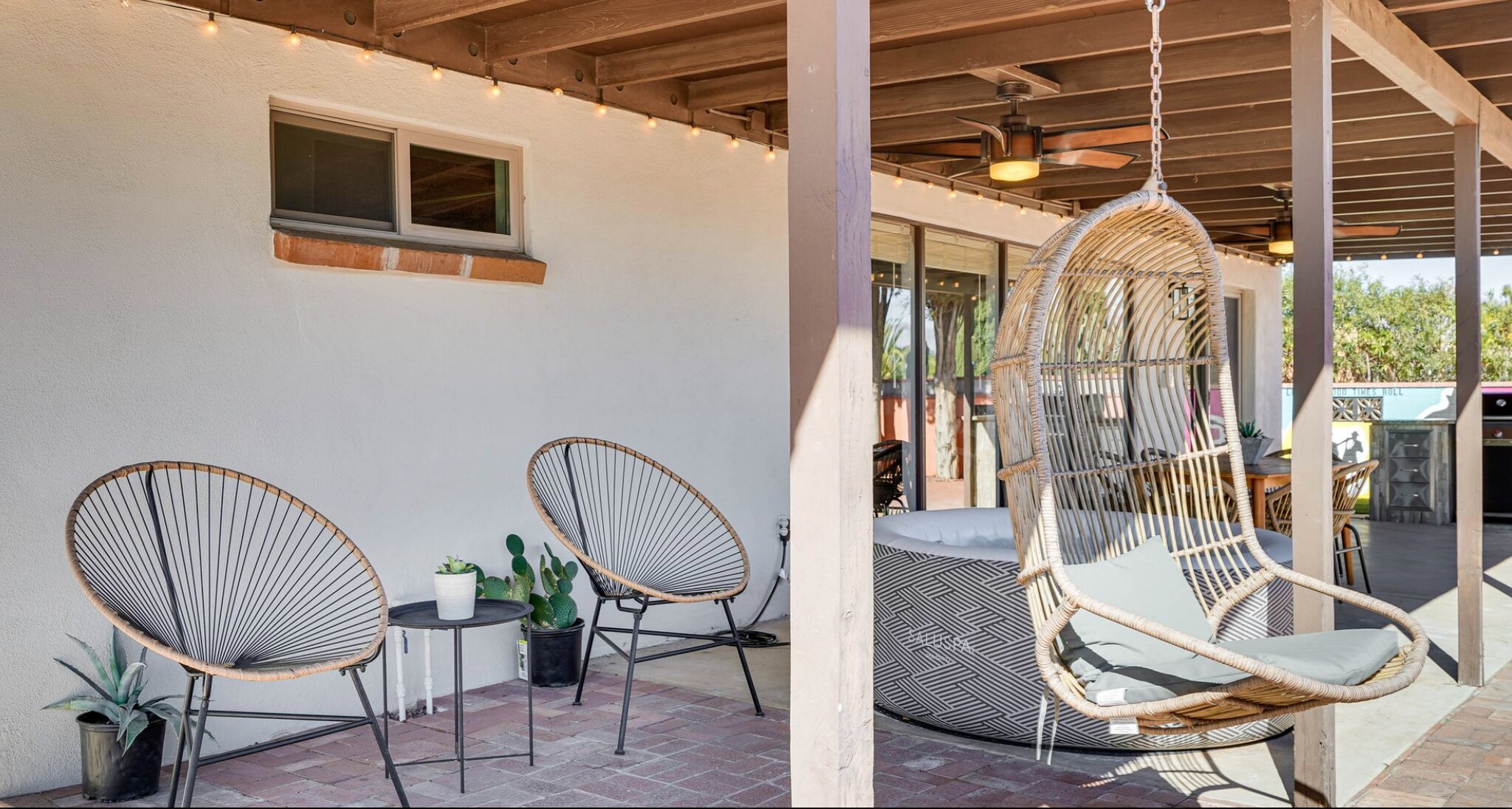 Patio Seating - 2217 S Oak Park Dr