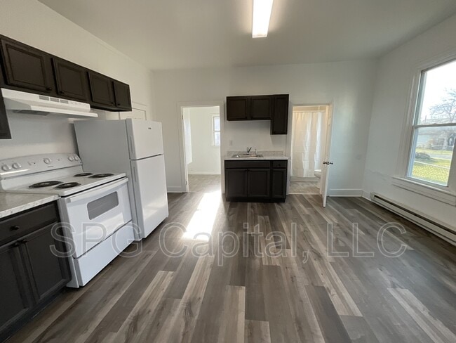 Building Photo - 124 Ann St