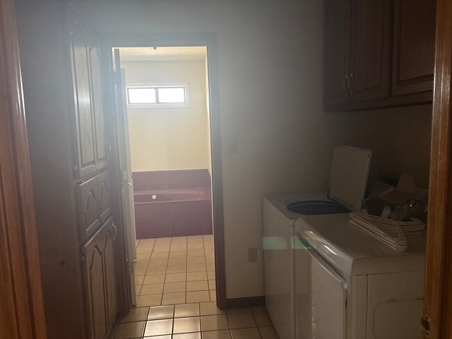 Building Photo - 375 Plum Tree Cir