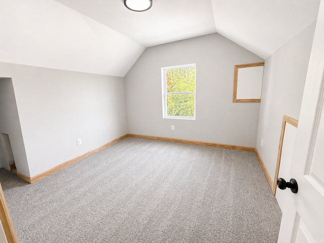 Building Photo - Updated 3 Bedroom Home Near Westgate Park with Modern Finishes [FREE $500 MOVE IN DISCOUNT]