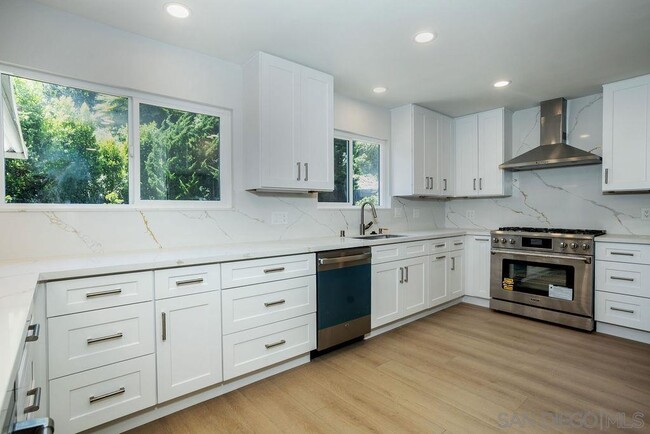 Building Photo - 5318 Vickie Dr
