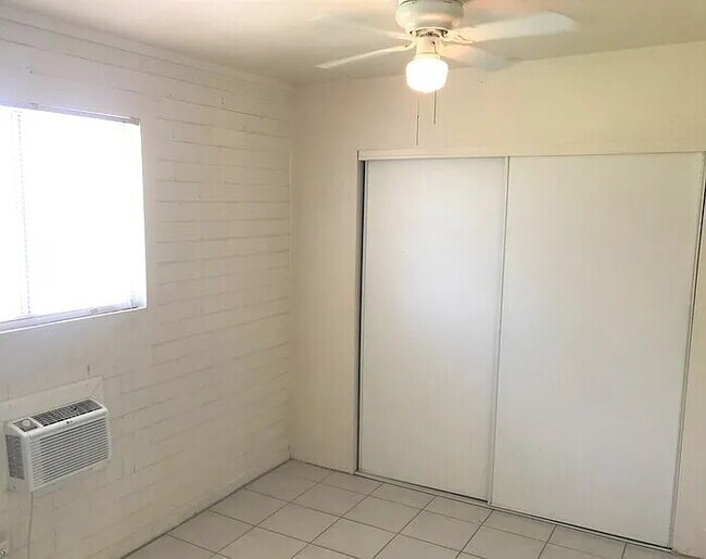 Building Photo - Spacious 1BR Single-Level Unit with Utilit...