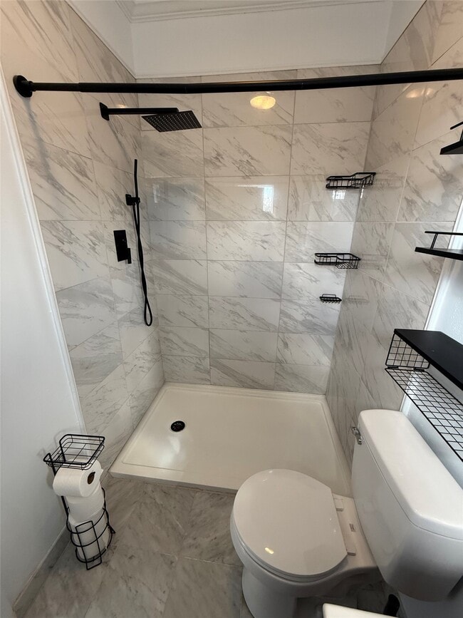 Building Photo - 618 E 16th St