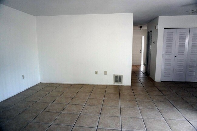 Building Photo - 3640 Meriden Ave