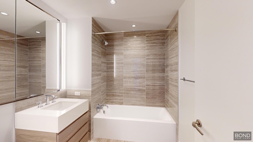 Building Photo - 635 W 59th St