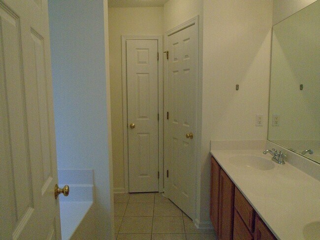 Building Photo - Three bedroom, 2 bath home in Mill Creek at Cypress ridge