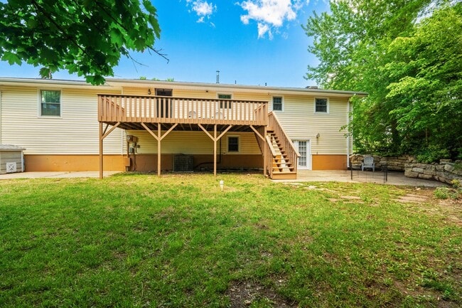 Building Photo - Large Home on Almost 2 Acres!