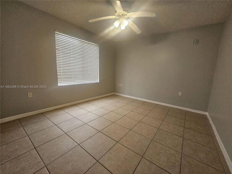 Building Photo - 8106 Glenmoor Dr