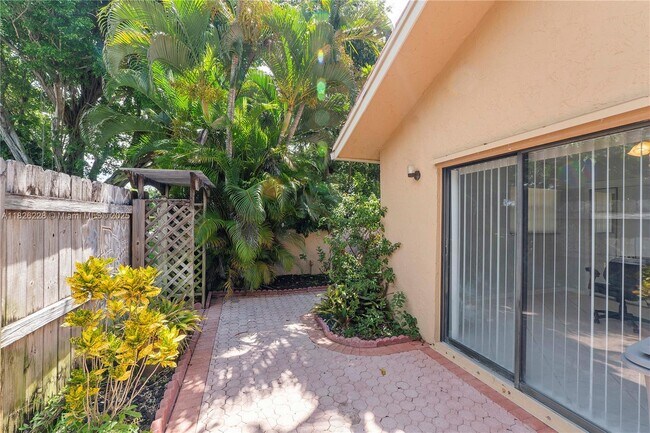 Building Photo - 23257 Boca Club Colony Cir