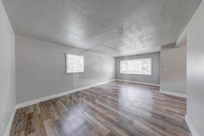 Building Photo - 1565 Martin St
