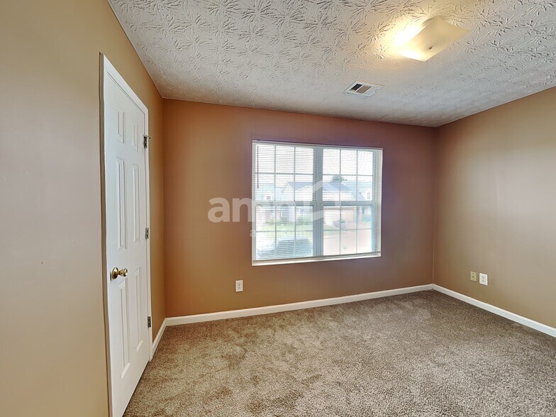 Building Photo - 6110 Flagstaf Walk