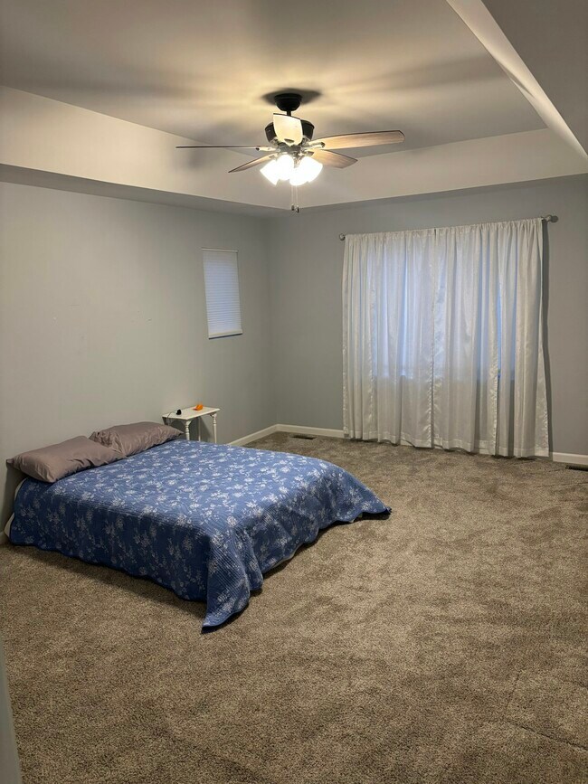 Building Photo - 2142 Hidden Ridge Dr