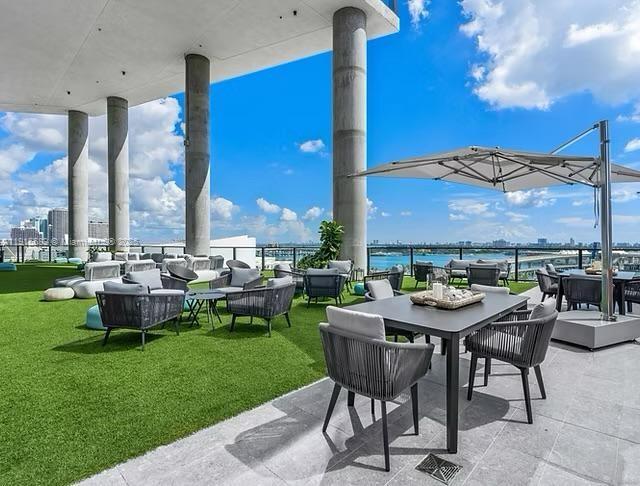 Building Photo - 398 NE 5th St