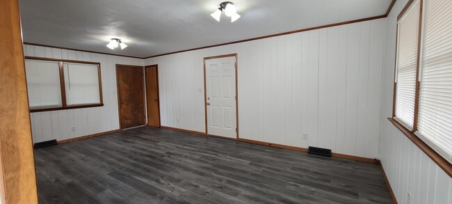 Building Photo - 113 S Broadview Cir Dr