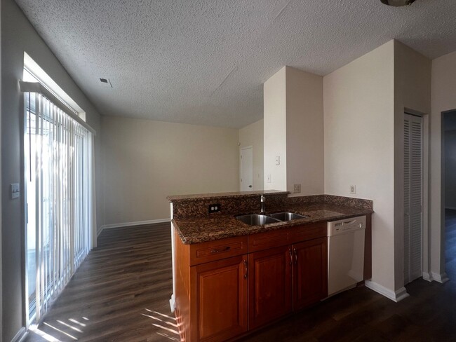 Building Photo - Townhome For Rent In Virginia Beach