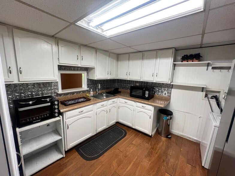 Building Photo - 516 Meadow Hall Dr