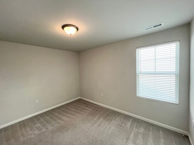Building Photo - Newly Built 4BD, 3.5BA Zebulon Home with a First Floor Bedroom and Screened Patio in an HOA Commu...