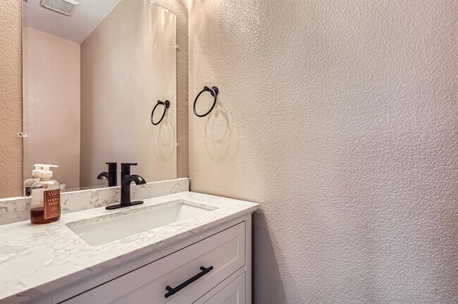 Building Photo - 10517 S Canoa Hills Trail