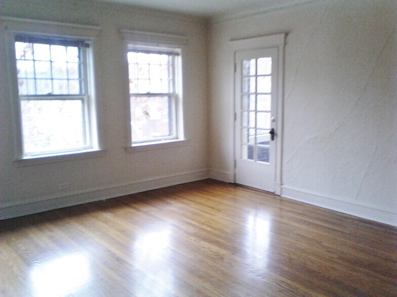 Building Photo - 2504 N Stowell Ave