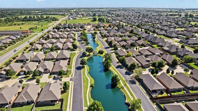 Building Photo - 621 Christian Ln