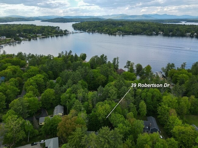 Building Photo - 39 Robertson Dr