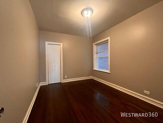 Building Photo - 5653 N Talman Ave