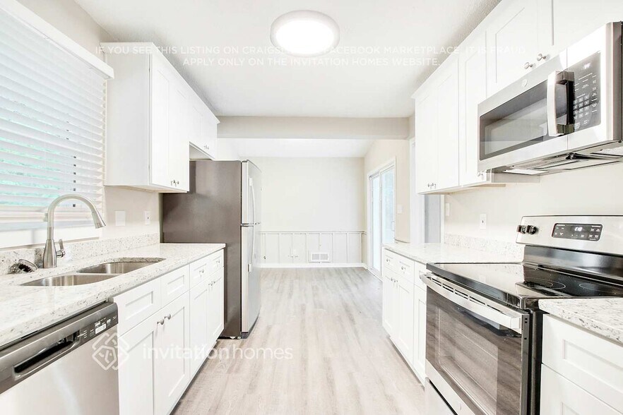 Building Photo - 6395 El Caudillo Ct