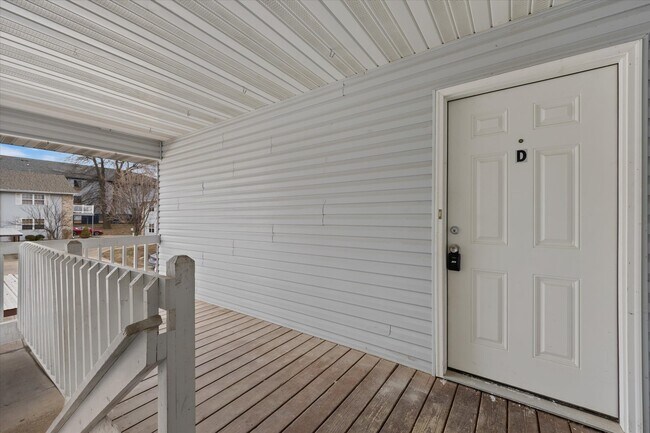 Building Photo - 2636 Villa Park Dr