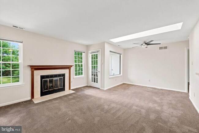 Building Photo - 502 Diamond Dr