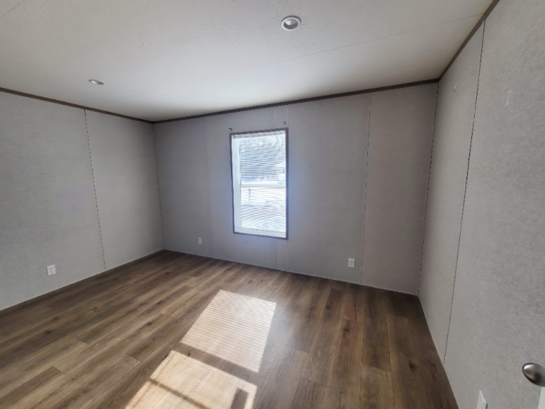 Building Photo - 2 2nd St