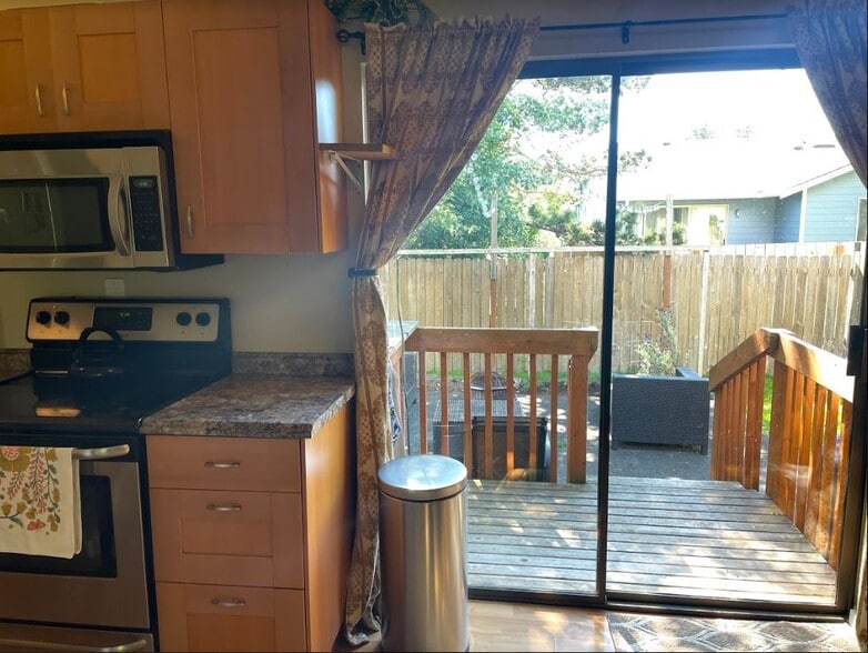 Kitchen - 2527 Superior St
