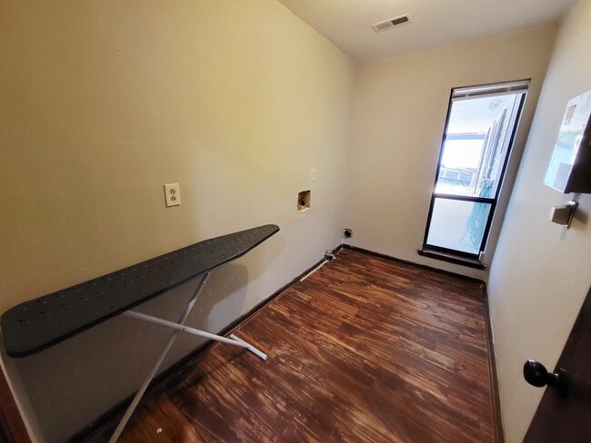 Building Photo - 4715 Cricklewood Ln