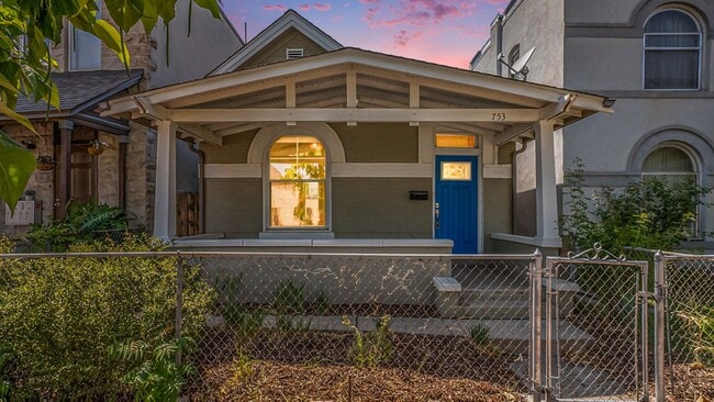 Building Photo - Unique 2 Bed, 1 Bath Home in the Lincoln P...