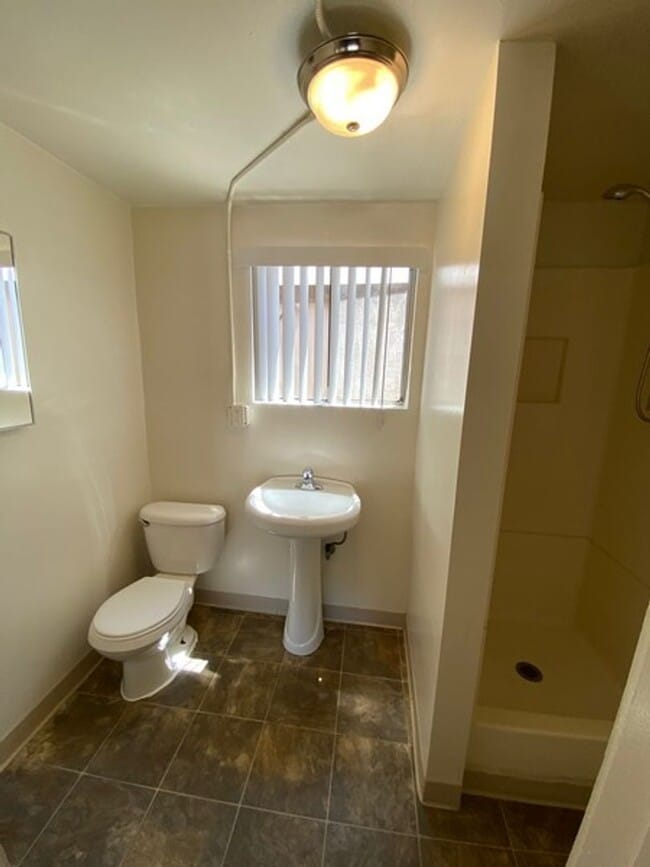 Building Photo - cla215*