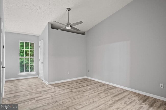 Building Photo - 3622 Elmcrest Ln