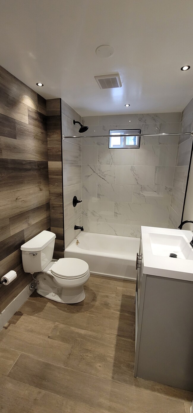 Building Photo - 16 Ayer Pl