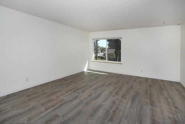 Building Photo - 7912 Rainbow Cir
