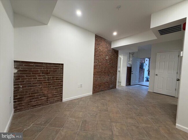 Building Photo - 45 E High St