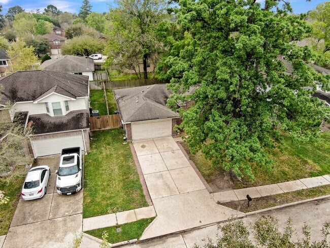 Building Photo - 28715 Fox Lynn Dr